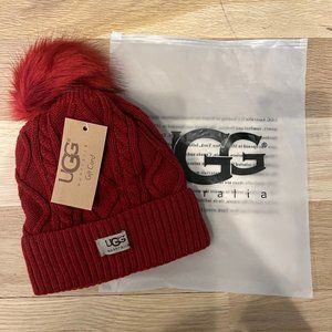 NWT: Ugg cable knit beanie with fleece lining